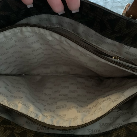 Michael kors purse - Picture 4 of 5